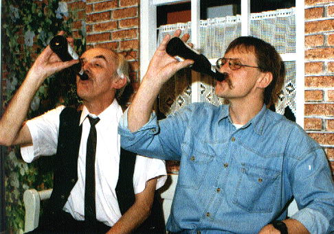 Schlappohr (links) und L&ouml;py (rechts) in der Pause beim Materialtest